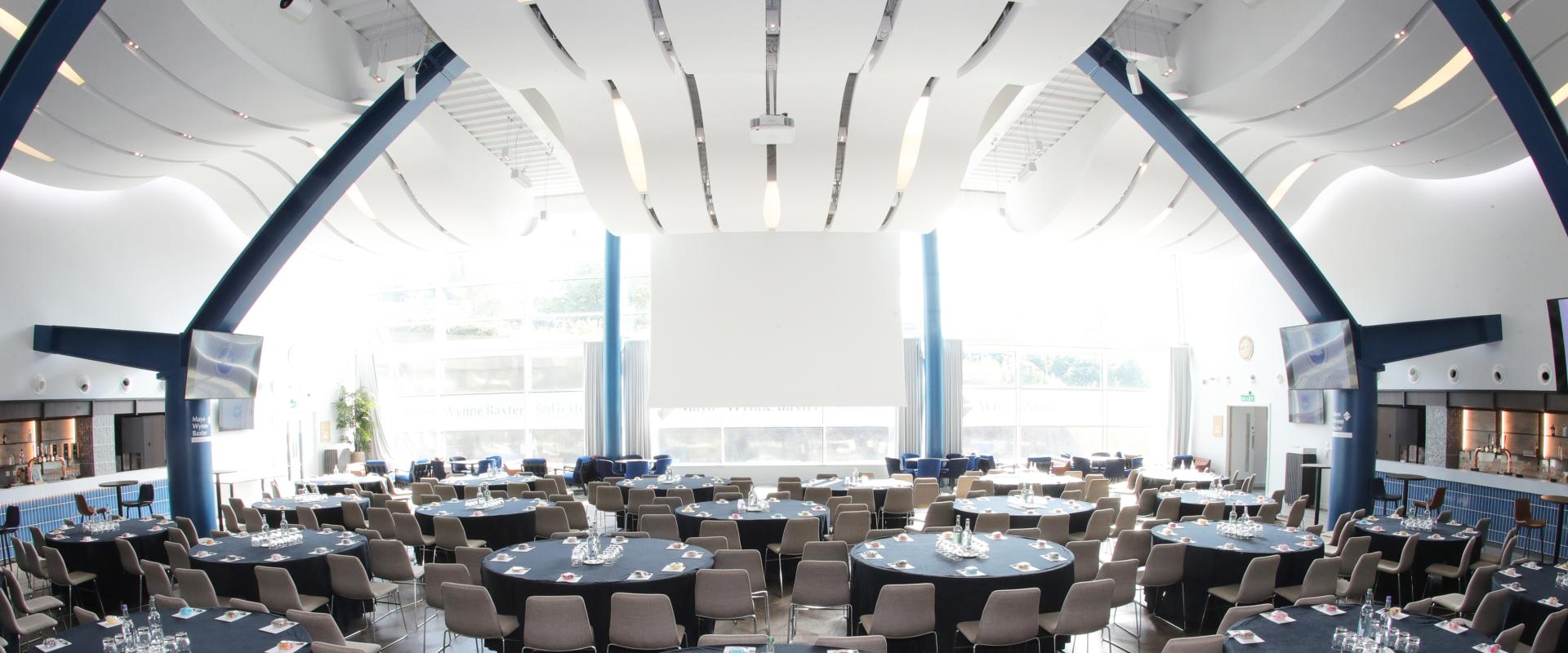 amex lounge cabaret