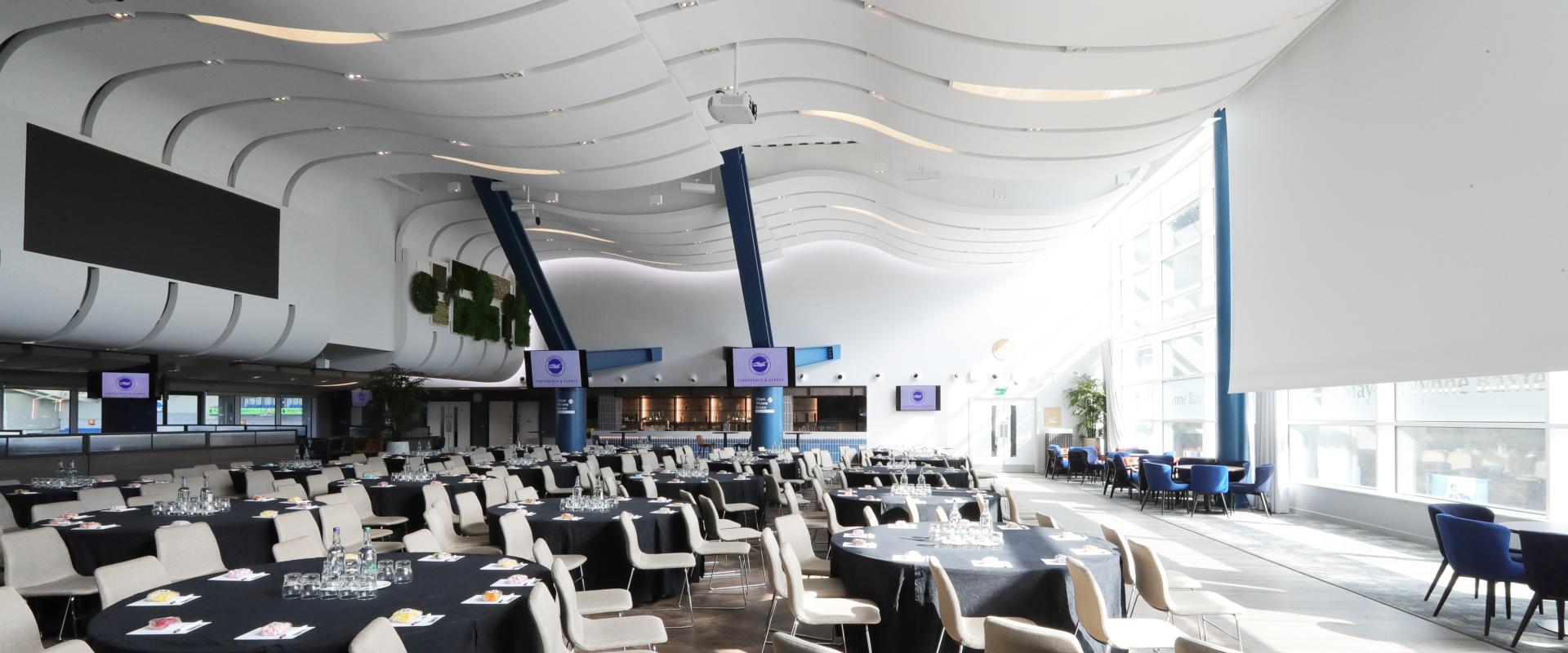 amex lounge cabaret